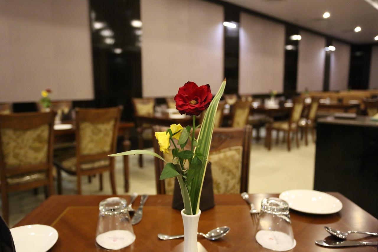 Hotel Kamlesh Continental Angul Esterno foto